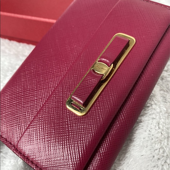 Salvatore Ferragamo pink compact wallet - Picture 2 of 12